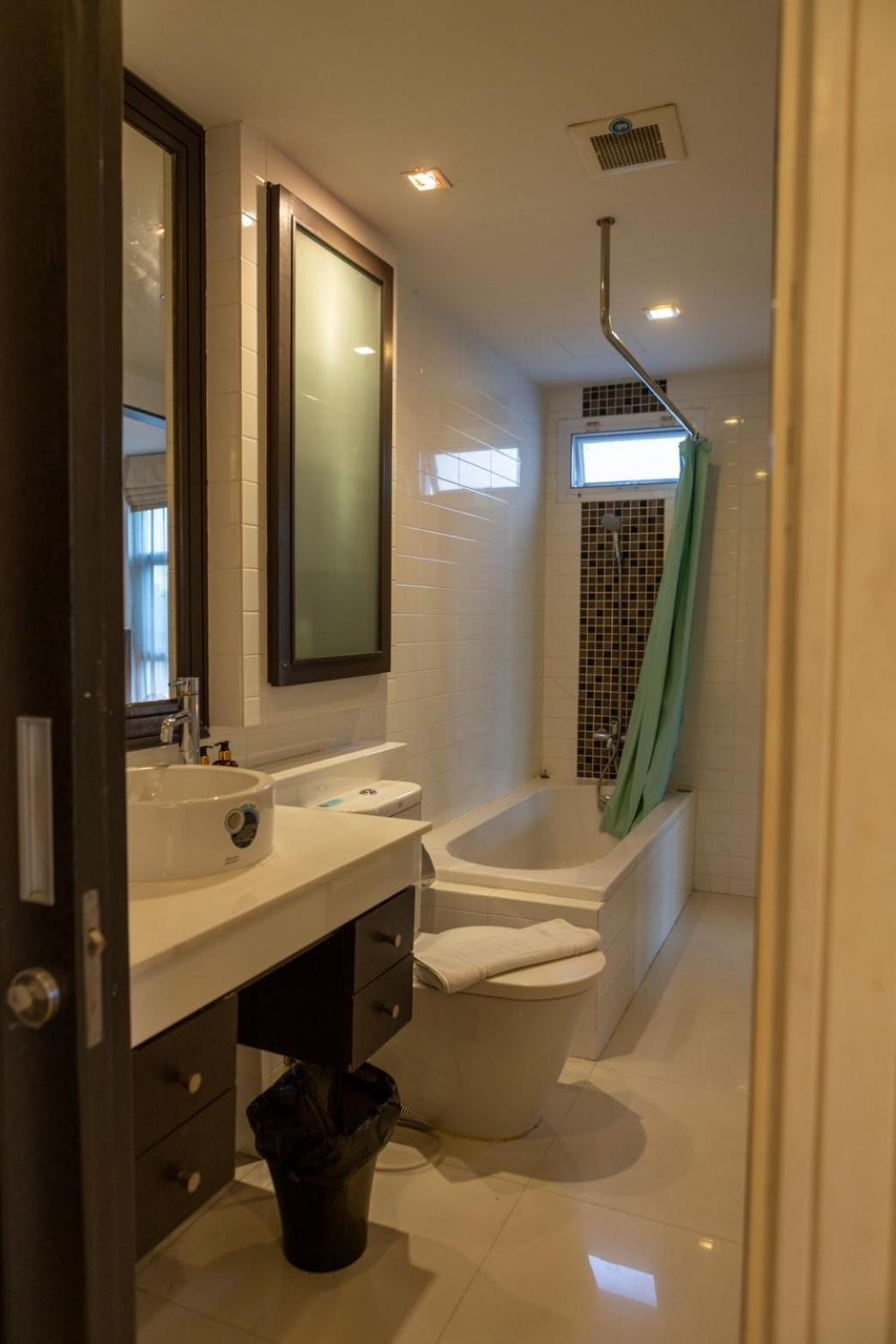P Villa Lamoon Thonglor Bangkok Extérieur photo