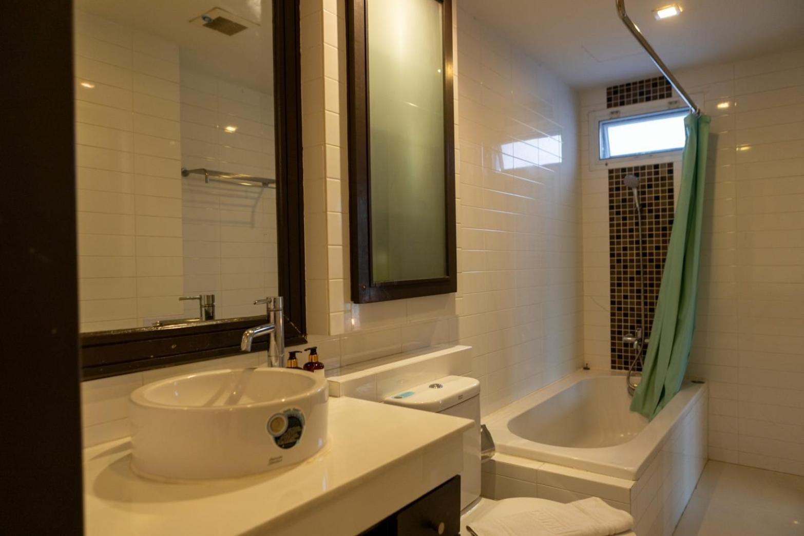 P Villa Lamoon Thonglor Bangkok Extérieur photo